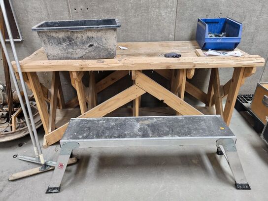 Arbejdsbuk JUMBO og arbejdsbord i træ m.v.