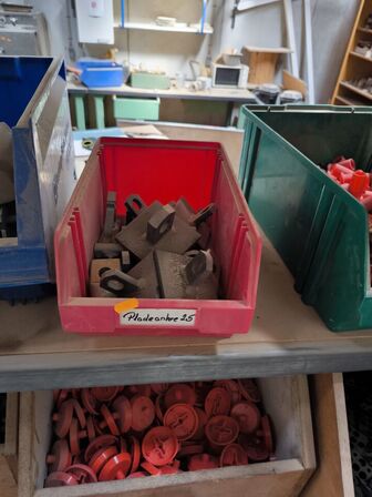 Indhold på reol (venstre fag)