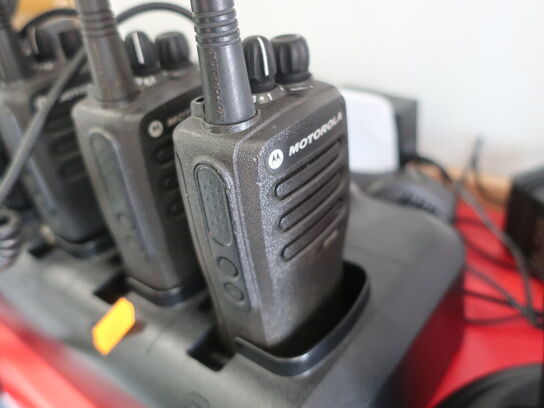 9 stk. MOTOROLA DP1400 håndradioer inkl. ladestandere