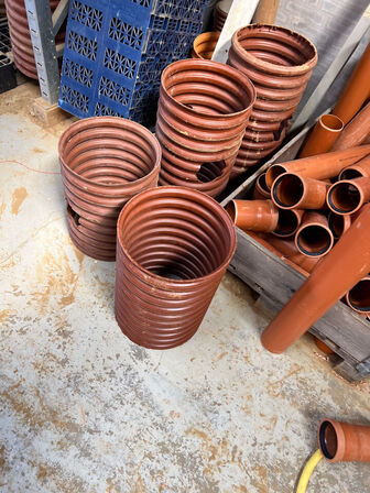 Kloakrør div. størrelse, længder m.v. (se billeder)