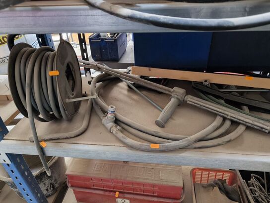 Indhold på reol (højre fag)