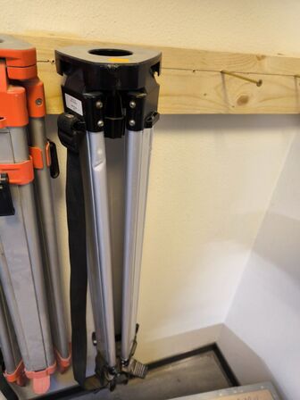 Stativ til nivelleringsapparat