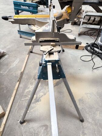 Kap/geringsav DEWALT DWS780 inkl. MAKITA arbejdsbord