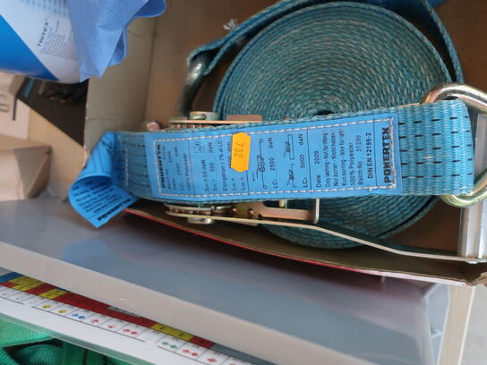 Automatisk kranhoved ELEBIA e5i samt indhold på bord