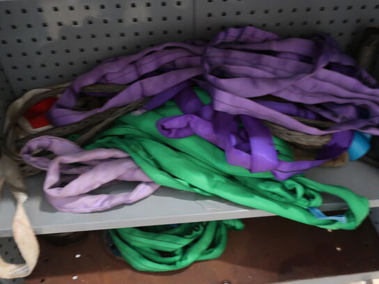 Stålskab på hjul inkl. indhold (løftegrej)