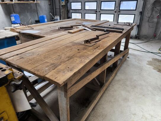 2 stk. arbejdsborde i træ