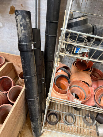 Kloakrør div. størrelse, længder m.v. (se billeder)