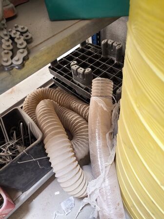 Indhold på reol (højre fag)