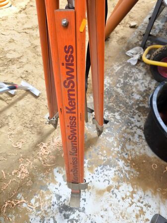 Stativ KERN SWISS til nivelleringsapparat