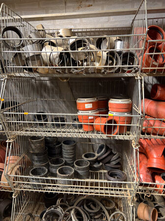 Kloakrør div. størrelse, længder m.v. (se billeder)