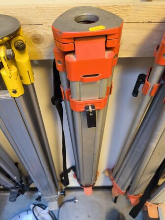 Stativ til nivelleringsapparat