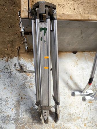 Stativ til nivelleringsapparat