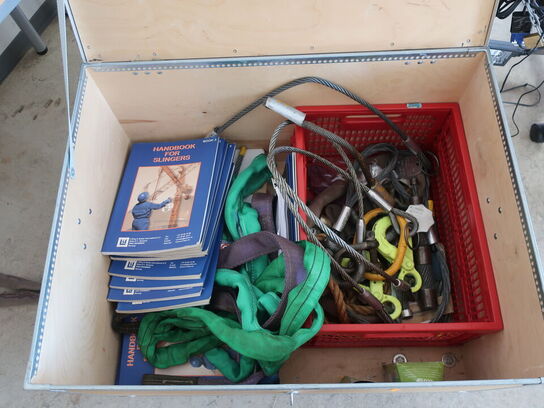 Kasse på hjul inkl. indhold (div. løftegrej)