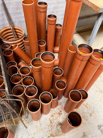 Kloakrør div. størrelse, længder m.v. (se billeder)