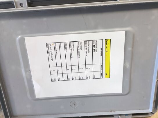 Kasse m. sikringsgrej samt div.