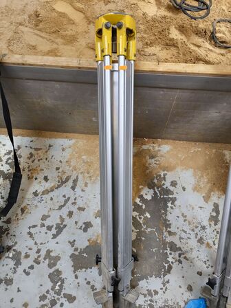 Stativ til nivelleringsapparat