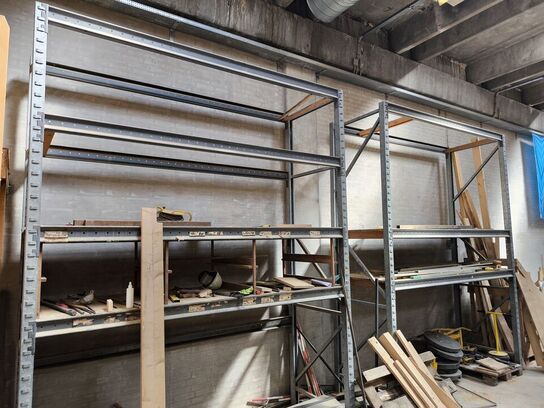 2 fag lagerreoler (uden indhold)