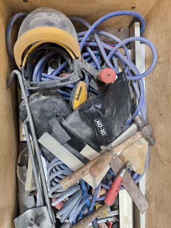 Værktøjskasse inkl. indhold