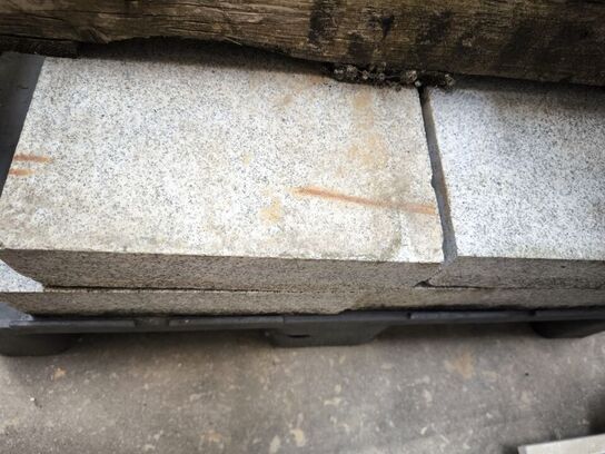 Betonsten samt granitkanter