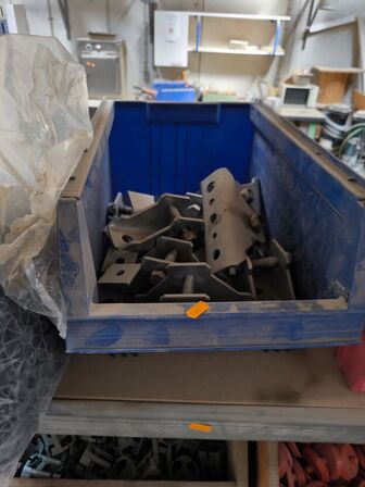 Indhold på reol (venstre fag)