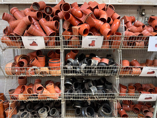 Kloakrør div. størrelse, længder m.v. (se billeder)