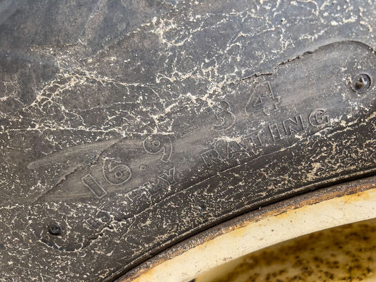 Traktor FORD 6619 m. kost