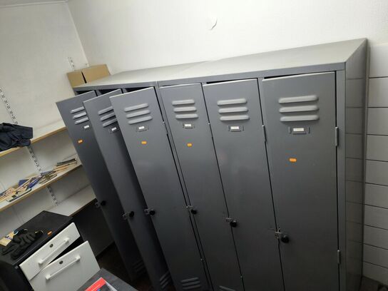 2 stk. omklædningsskaber (2x3) grå