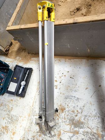 Stativ til nivelleringsapparat