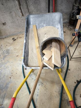 Div. håndredskaber, trillebøre m.v.