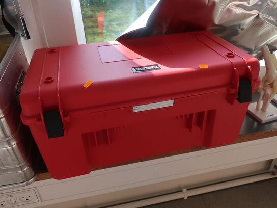 Alukasse m. foring & plastkuffert (tomme)