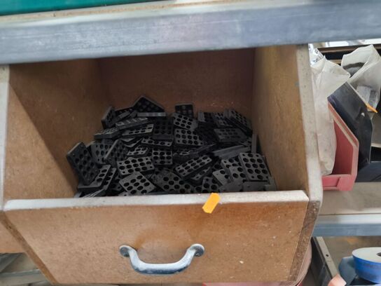 Indhold på reol (venstre fag)