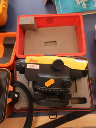 Nivelleringsapparat LEICA NA324
