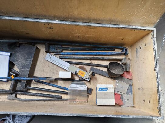 Værktøjskasse inkl. indhold