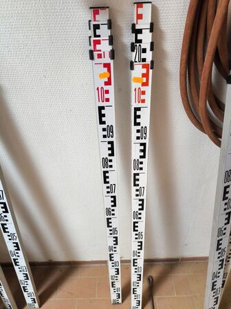 2 stk. teleskop stadier/målepinde