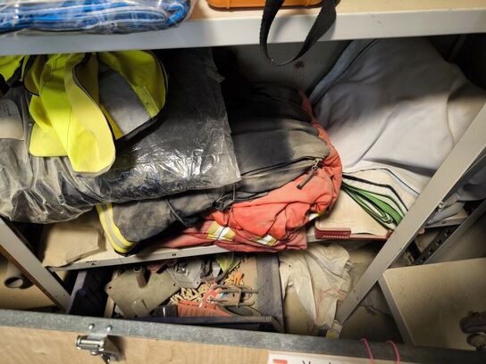 "Tøm rummet" - stålreoler medfølger