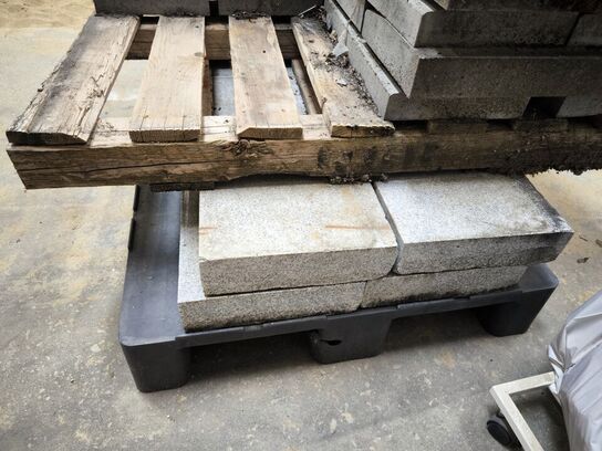 Betonsten samt granitkanter