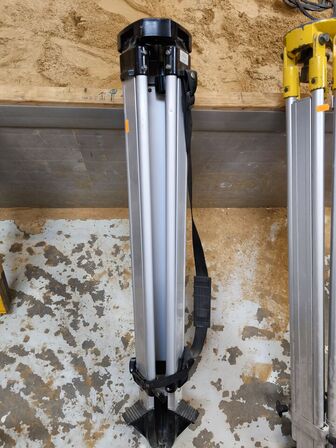 Stativ til nivelleringsapparat