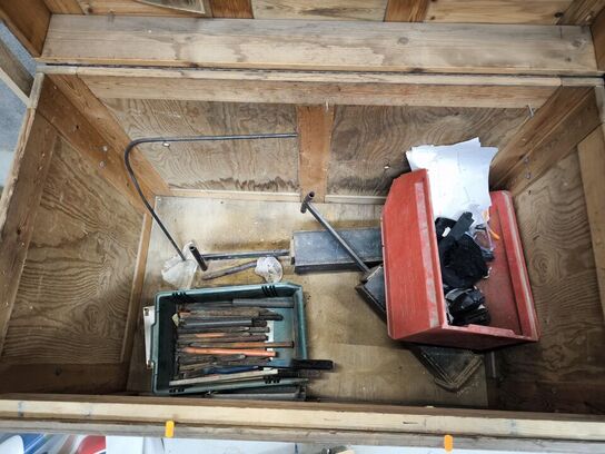 Stor trækasse m. indhold