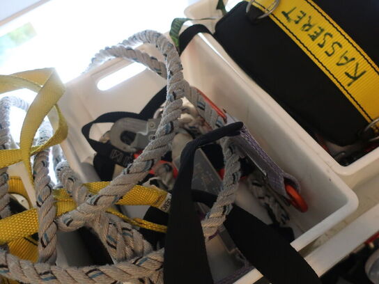 Div. sikringsgrej, faldblokke m.v. inkl. stativ