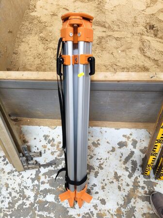 Stativ til nivelleringsapparat