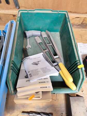 Værktøjskasse stål inkl. indhold