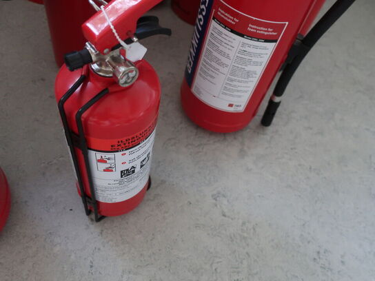 8 stk. pulverslukkere