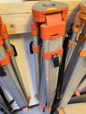 Stativ til nivelleringsapparat