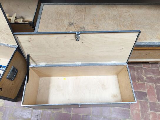 4 stk. værktøjskasser i finér inkl. indhold