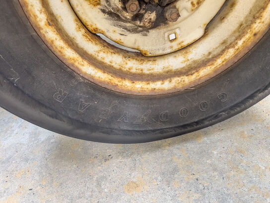 Traktor FORD 6619 m. kost