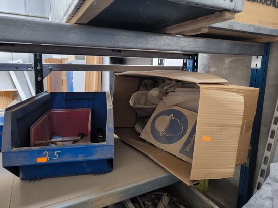 Indhold på reol (højre fag)