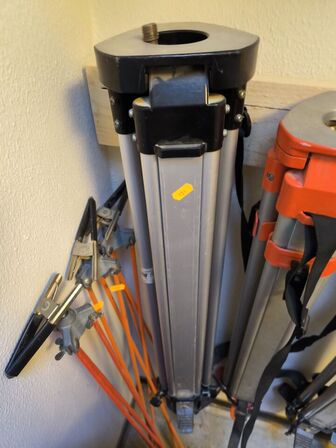 Stativ til nivelleringsapparat