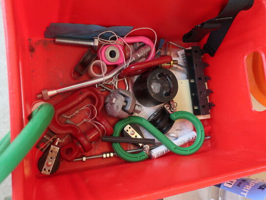 Automatisk kranhoved ELEBIA e5i samt indhold på bord