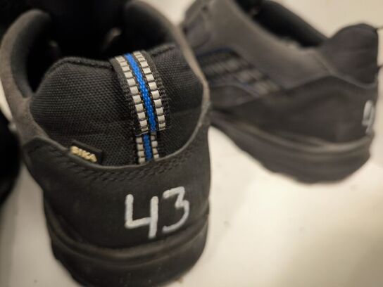 Div. sikkerhedssko, veste & hjelme