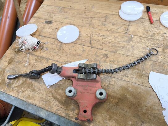 Filebænk m. RIDGID kæberørholder